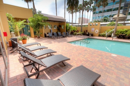 outdoor pool at Holiday Inn Tampa